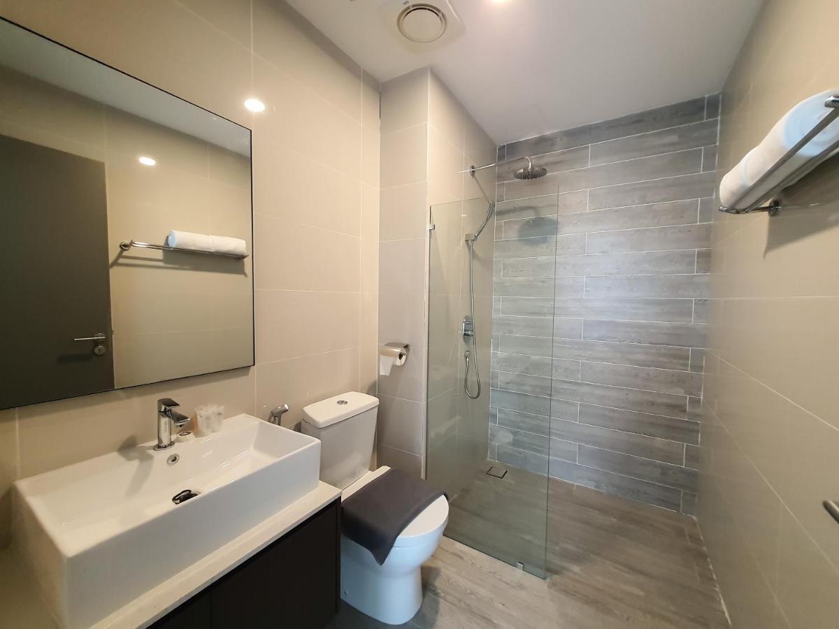 Ramada Suites By Wyndham The Straits Johor Bahru Exterior photo