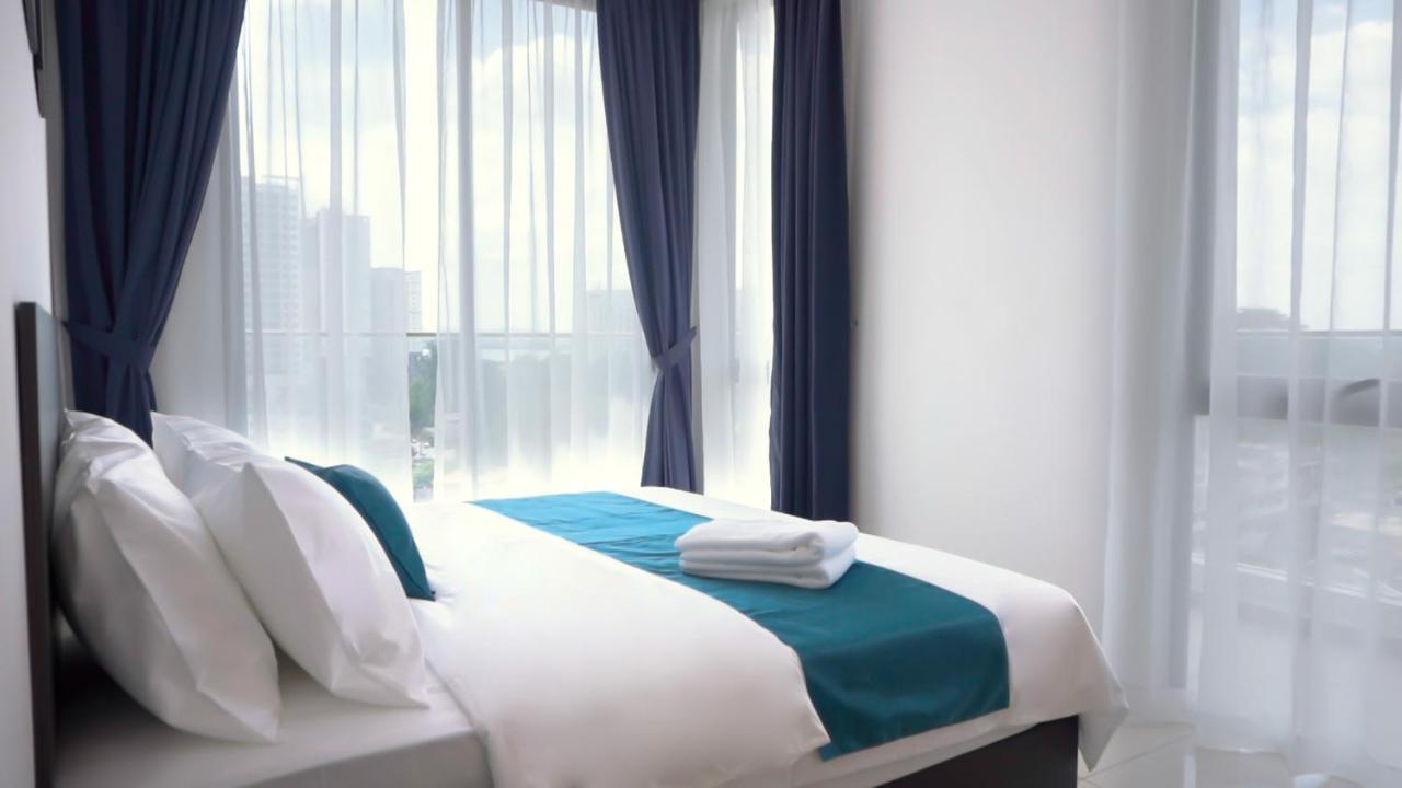 Ramada Suites By Wyndham The Straits Johor Bahru Exterior photo