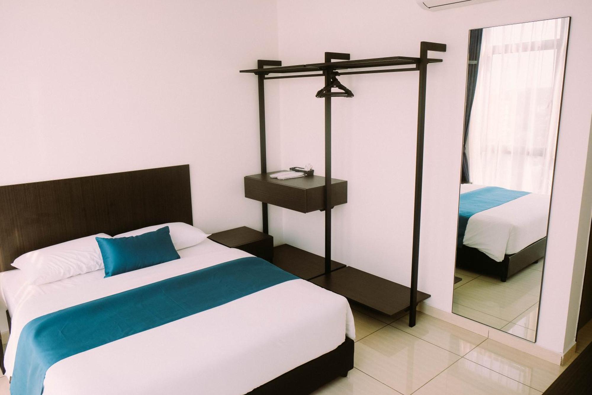 Ramada Suites By Wyndham The Straits Johor Bahru Exterior photo