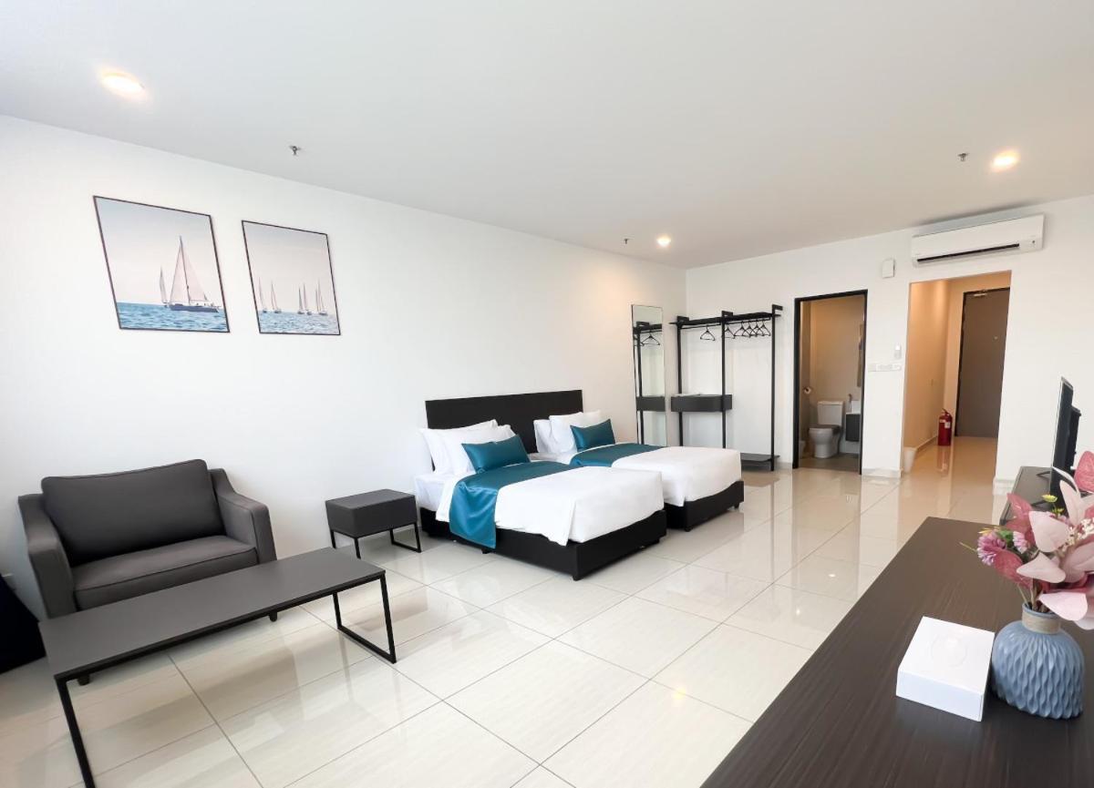 Ramada Suites By Wyndham The Straits Johor Bahru Exterior photo